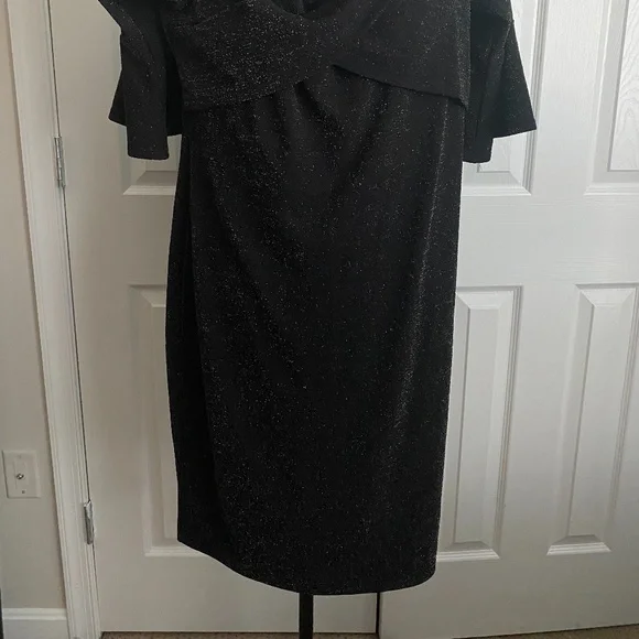 Black Short Sleeve Dress - Picture 3 of 4